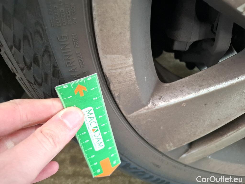  Volkswagen  Golf  VOLKSWAGEN / 2020 / 5P / Berline 2.0 TDI SCR 150 DSG7 Life Busi 1st #4