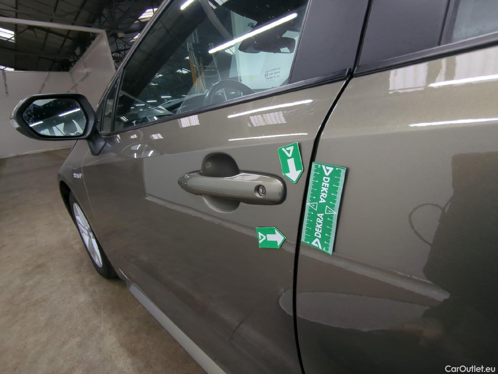  Toyota  Corolla TOYOTA  Touring Sports / 2018 / 5P / Break Hybride 122h Dynamic Business Stage Acad #17