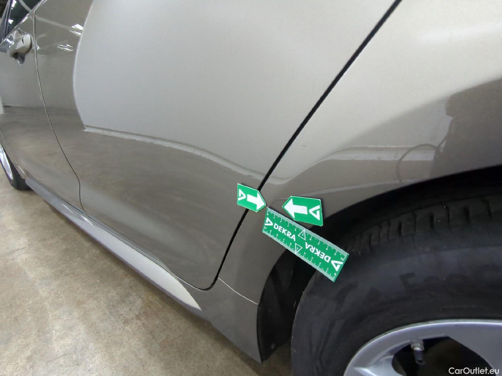  Toyota  Corolla TOYOTA  Touring Sports / 2018 / 5P / Break Hybride 122h Dynamic Business Stage Acad #19