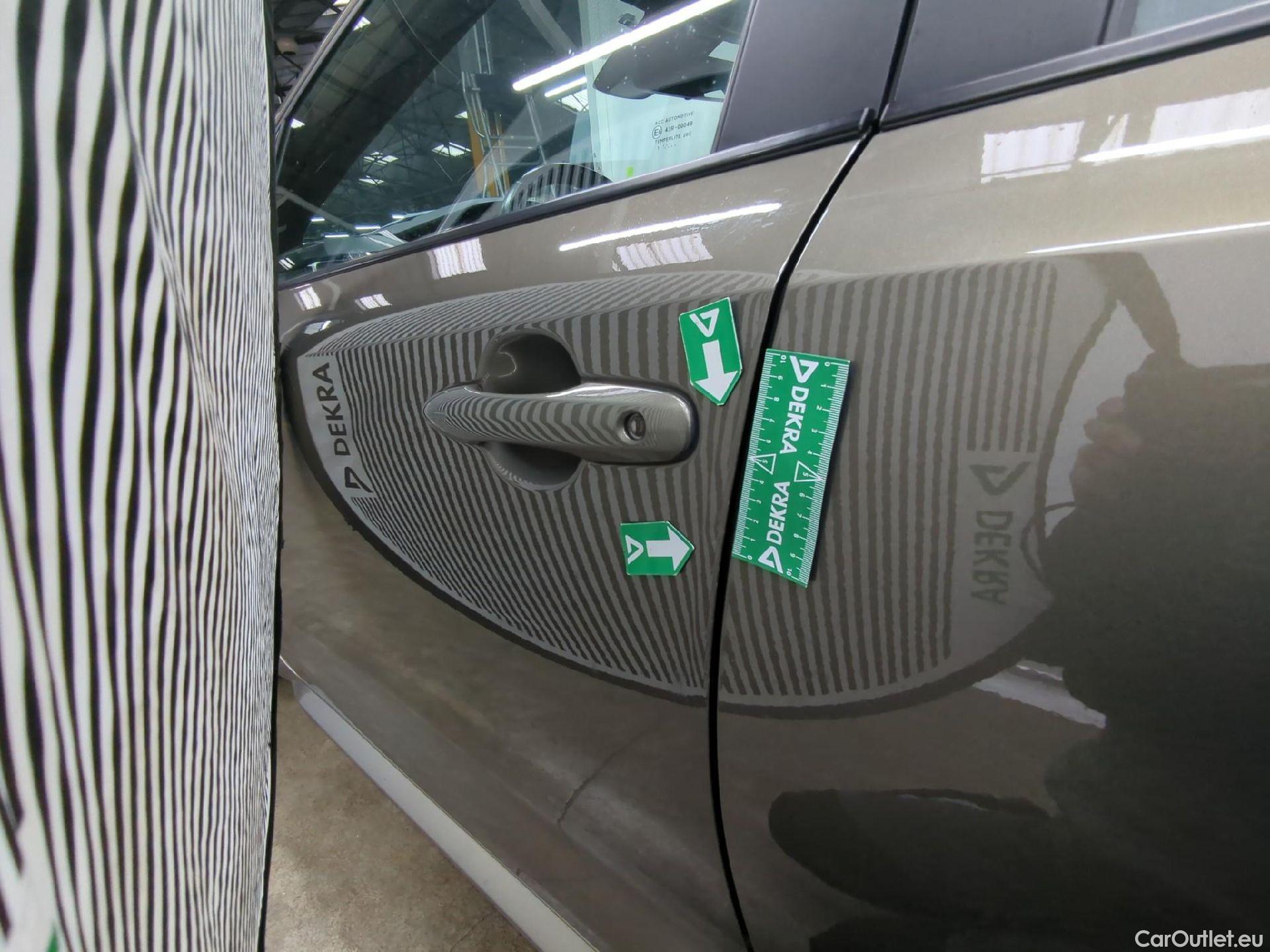  Toyota  Corolla TOYOTA  Touring Sports / 2018 / 5P / Break Hybride 122h Dynamic Business Stage Acad #18