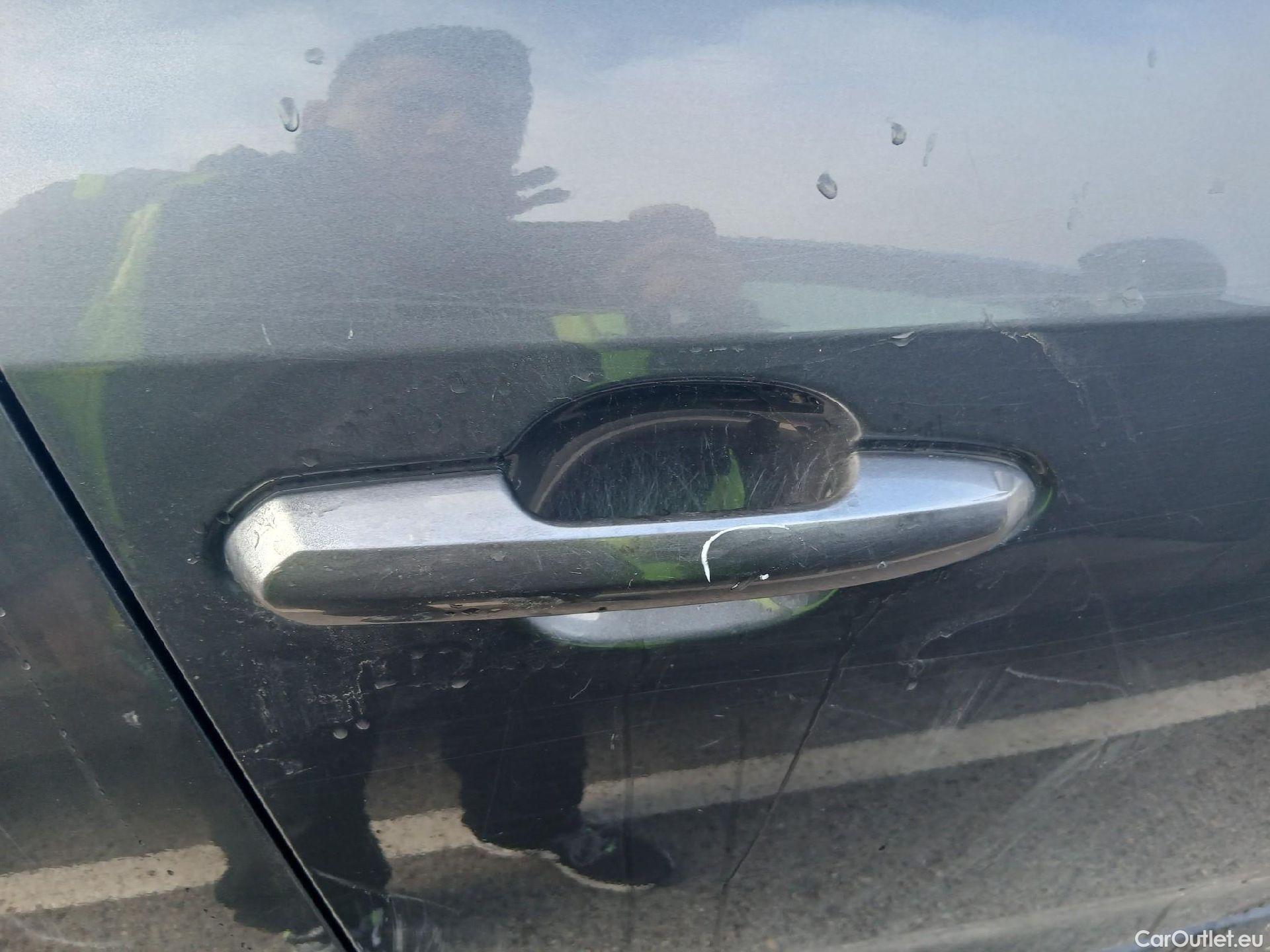  Toyota  RAV4 TOYOTA  / 2018 / 5P / todoterreno 2.5l 220H Advance 4WD #38