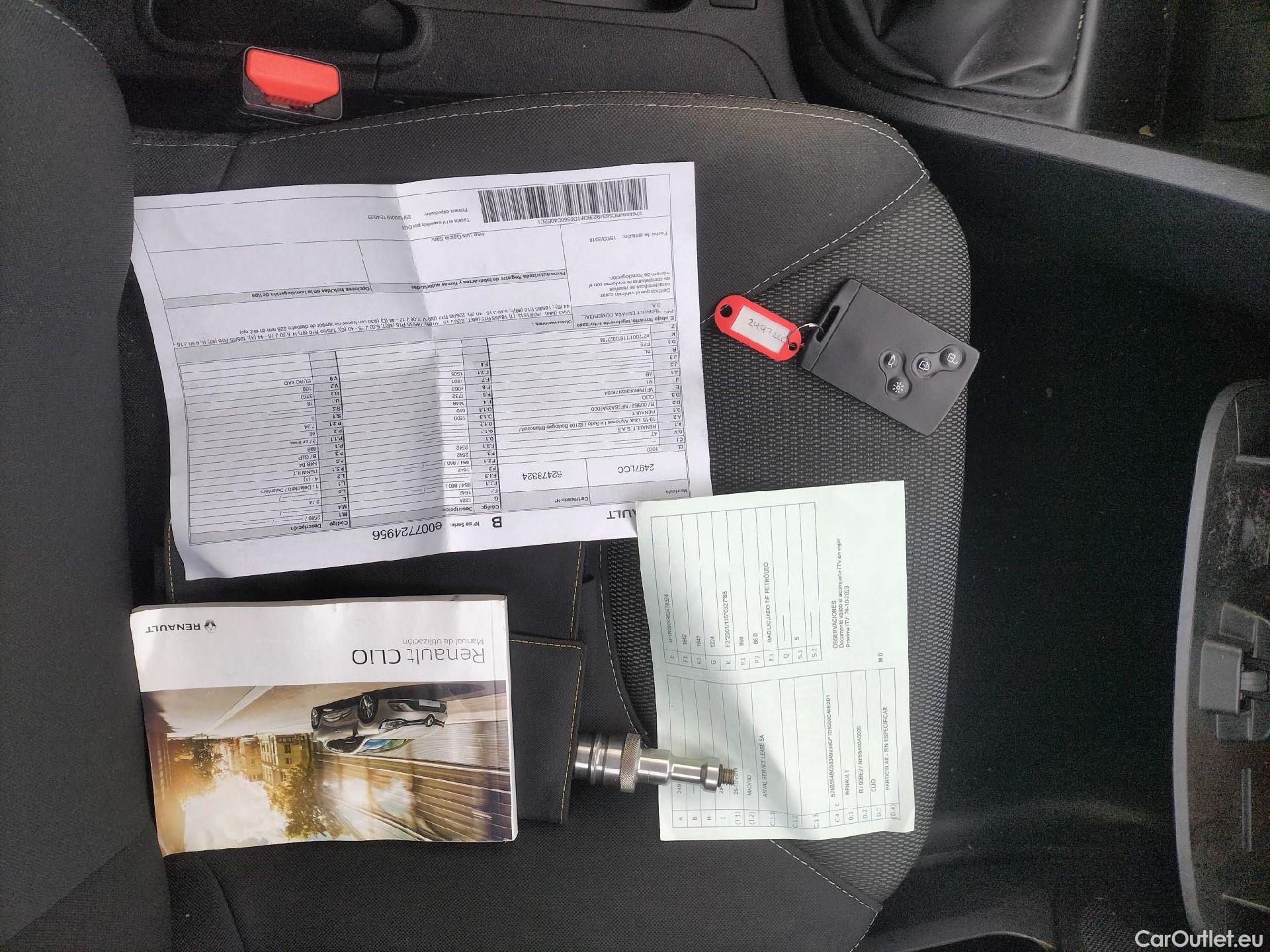  Renault  Clio RENAULT  / 2016 / 5P / berlina con portón Business TCe 66kW (90CV) GLP -18 #1