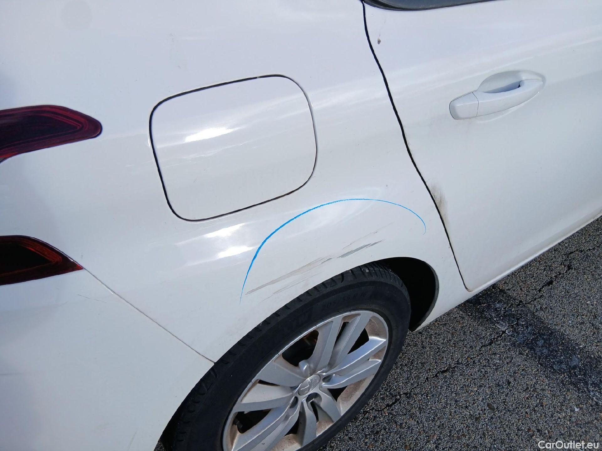  Peugeot  308 PEUGEOT  / 2017 / 5P / berlina con portón 5p Active Pack BlueHDi 130 S&S (AC) #20