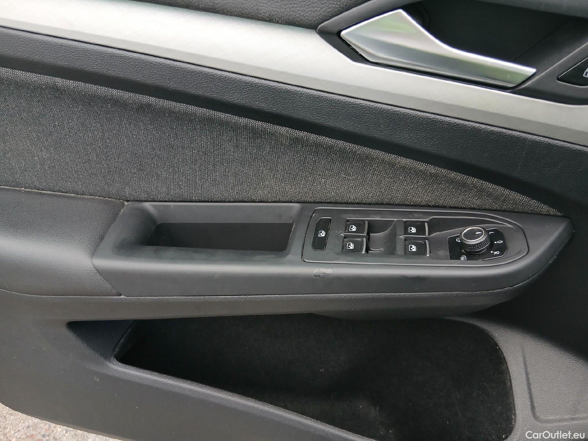  Volkswagen  Golf  VOLKSWAGEN / 2020 / 5P / berlina con portón Life 1.0 eTSI 81kW (110CV) DSG #16