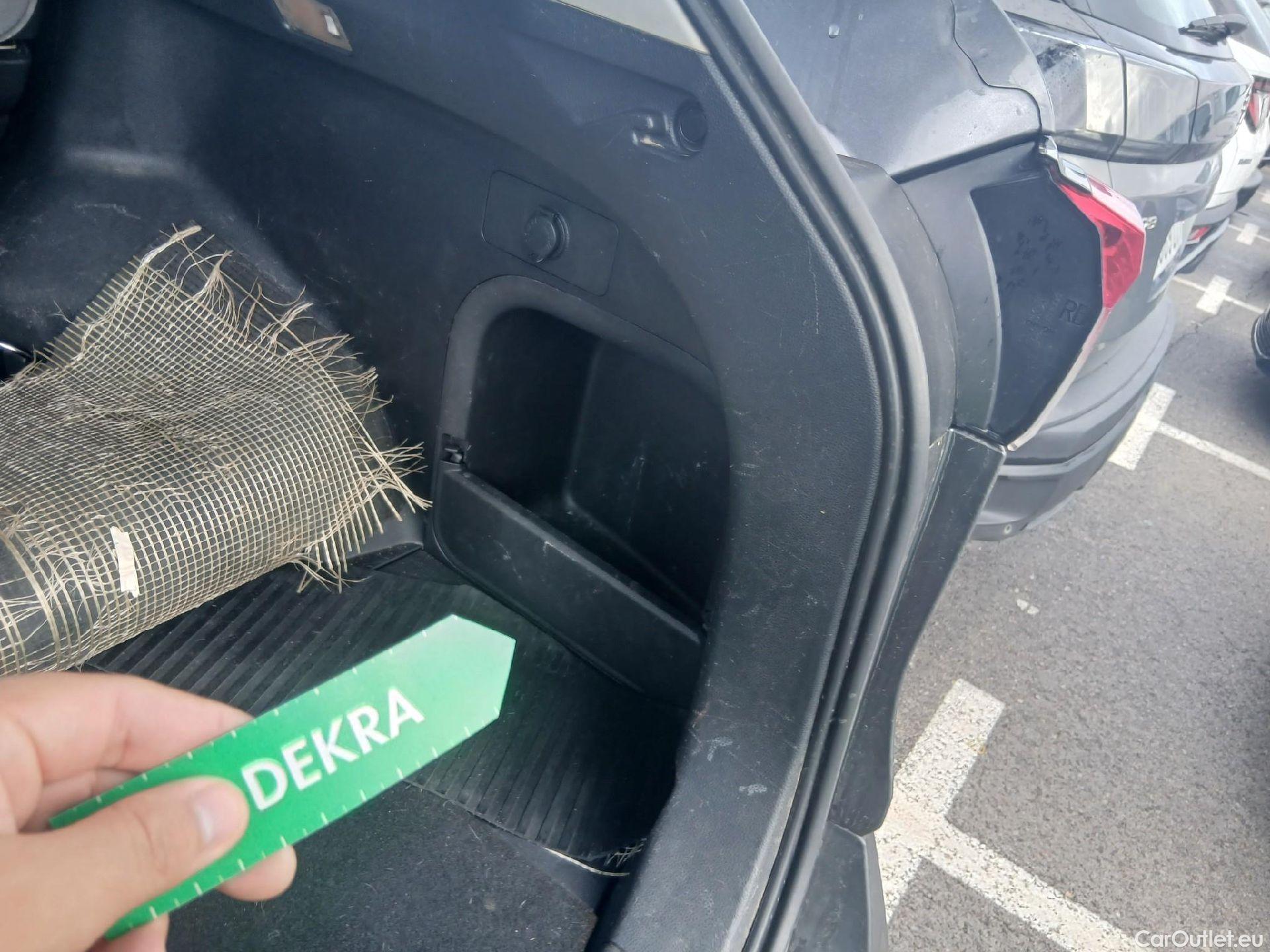  Toyota  RAV4 TOYOTA  / 2018 / 5P / todoterreno 2.5l 220H Advance 4WD #12