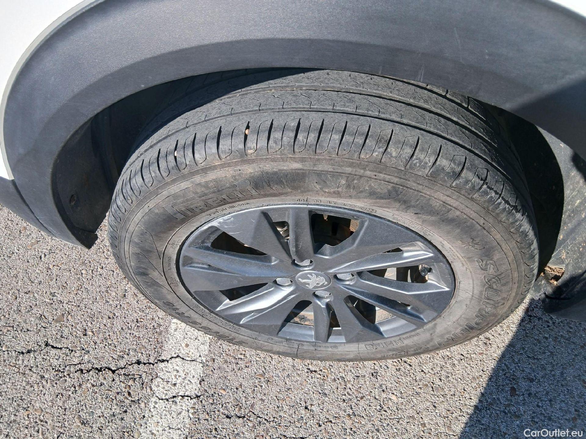  Peugeot  2008 PEUGEOT  / 2019 / 5P / todoterreno Active Pack BlueHDI 81kW (110CV) #5