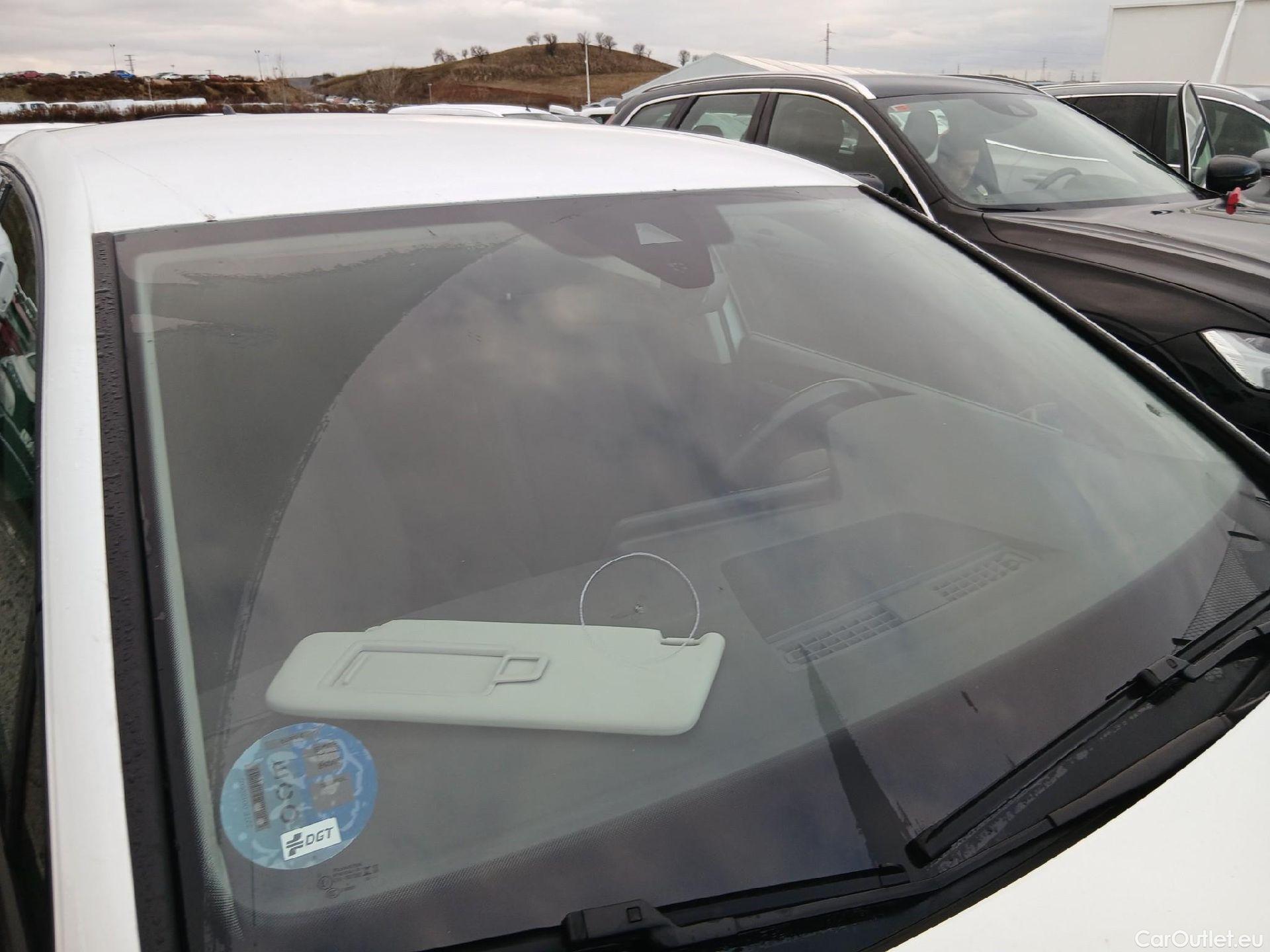  Volkswagen  Golf  VOLKSWAGEN / 2020 / 5P / berlina con portón Life 1.0 eTSI 81kW (110CV) DSG #6