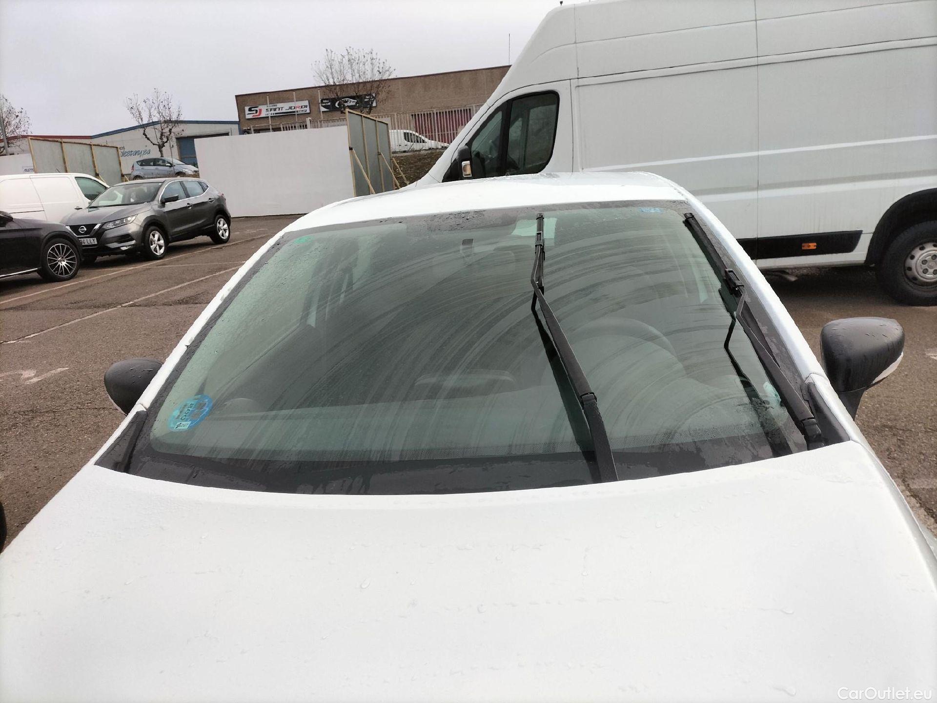  Renault  Clio RENAULT  / 2016 / 5P / berlina con portón Business TCe 66kW (90CV) GLP -18 #9