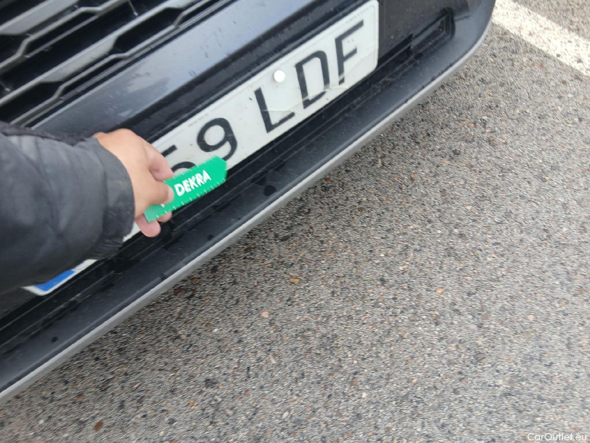  Toyota  RAV4 TOYOTA  / 2018 / 5P / todoterreno 2.5l 220H Advance 4WD #19