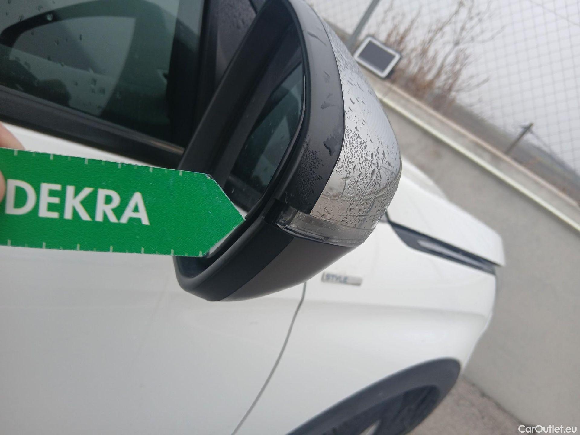  Peugeot  3008 PEUGEOT  / 2016 / 5P / todoterreno 1.5 BlueHDi 96kW (130CV) S&S Style #33