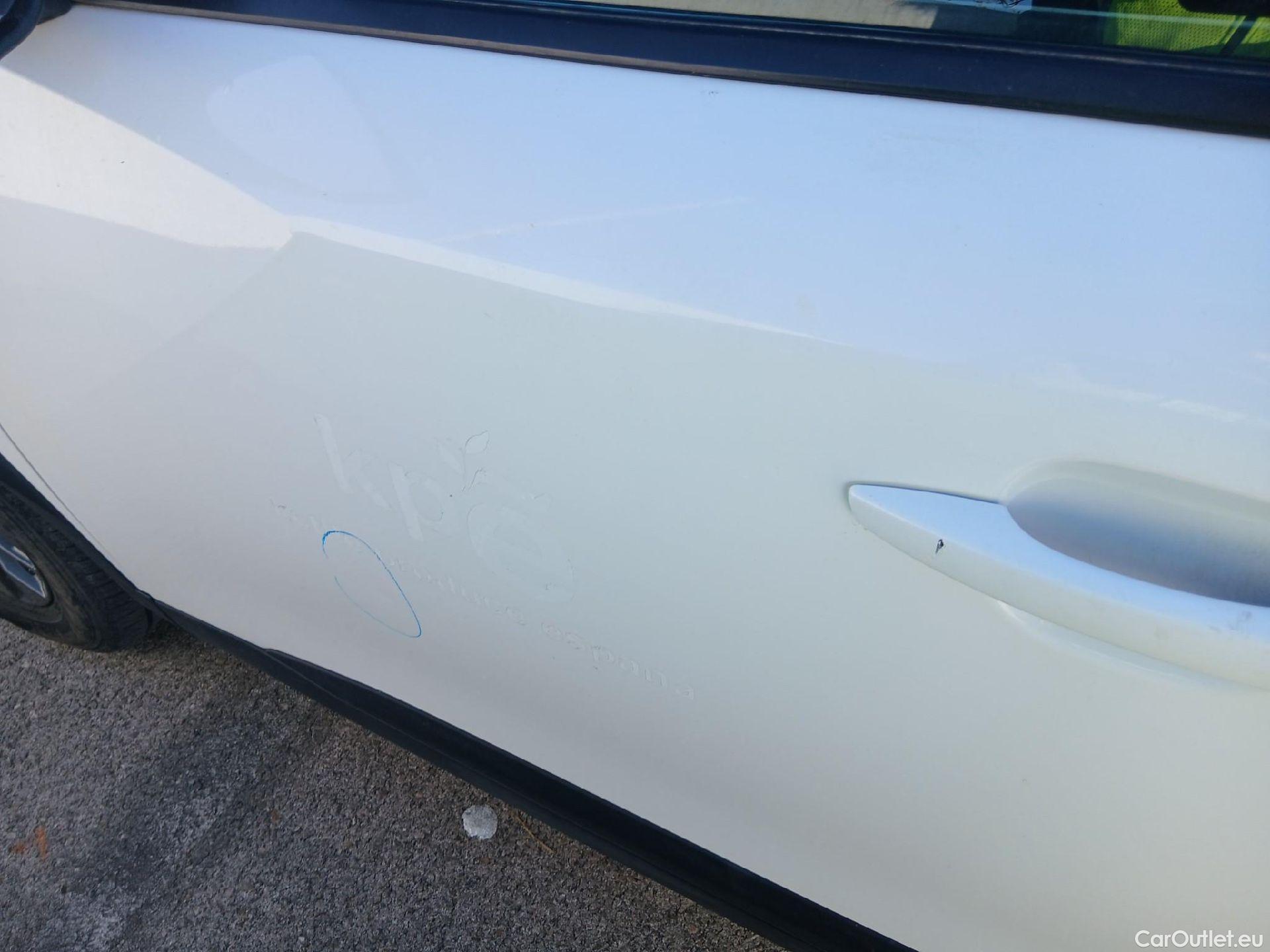  Peugeot  2008 PEUGEOT  / 2019 / 5P / todoterreno Active Pack BlueHDI 81kW (110CV) #15