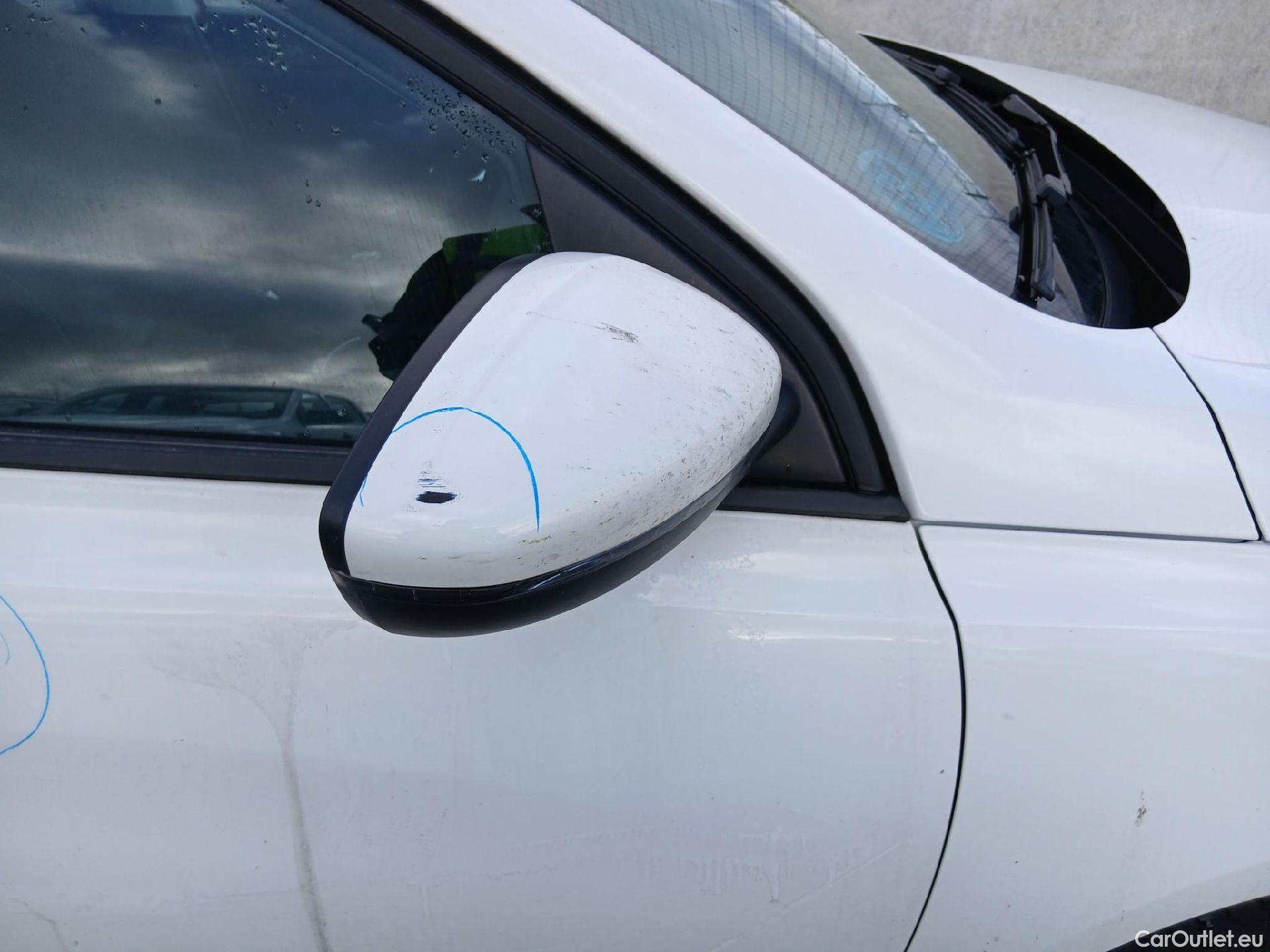  Peugeot  308 PEUGEOT  / 2017 / 5P / berlina con portón 5p Active Pack BlueHDi 130 S&S (AC) #24