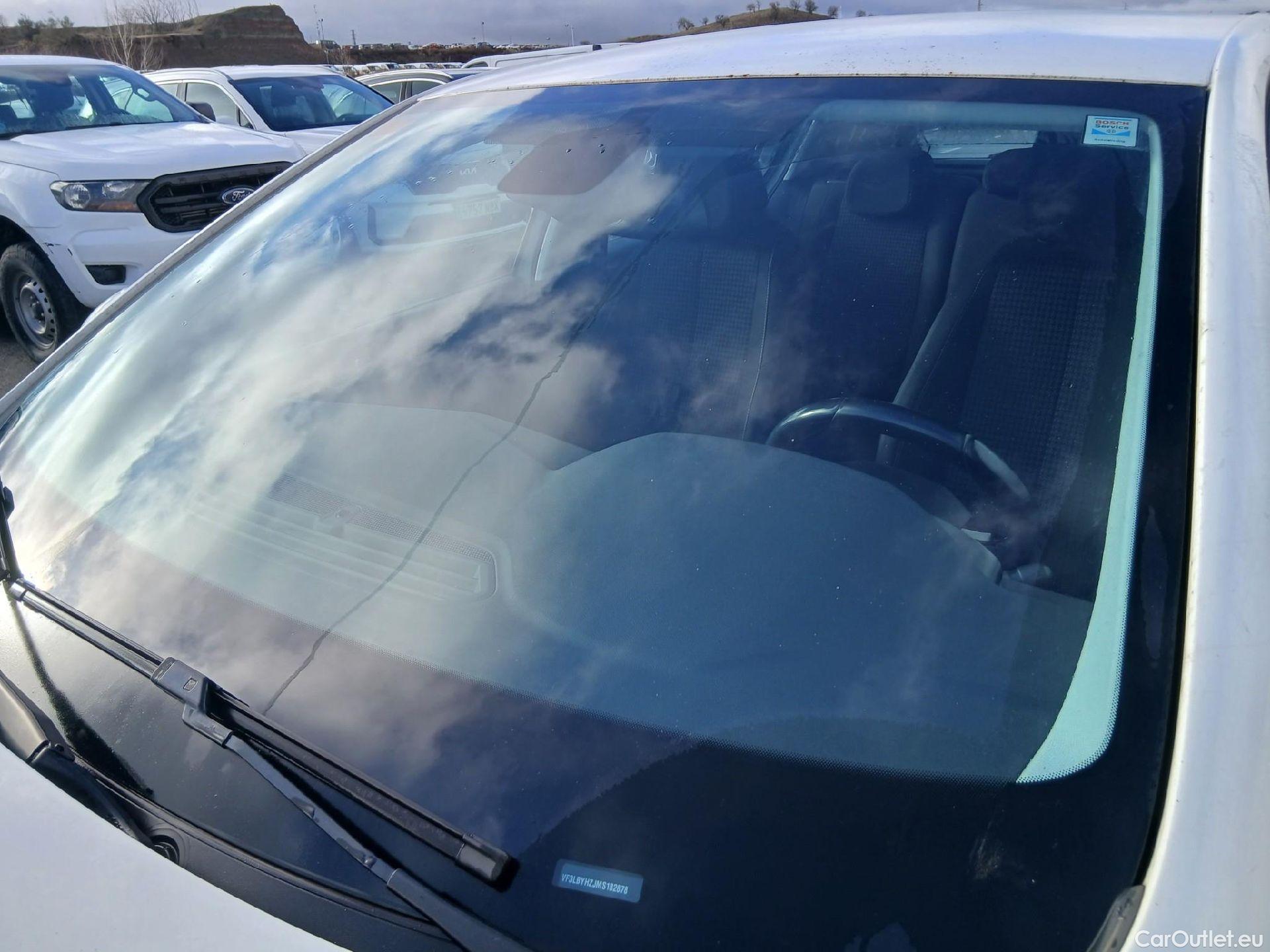  Peugeot  308 PEUGEOT  / 2017 / 5P / berlina con portón 5p Active Pack BlueHDi 130 S&S (AC) #9