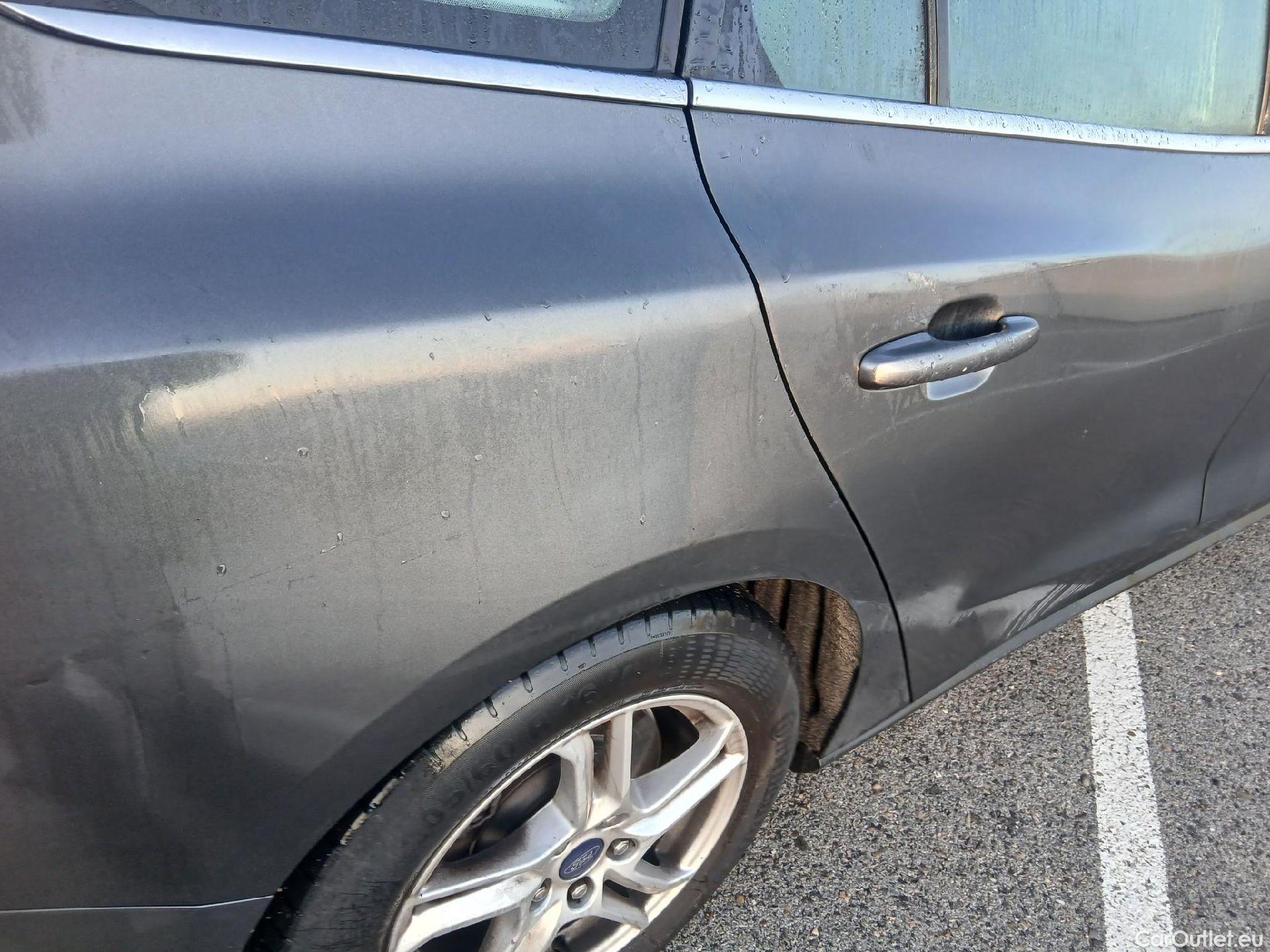  Ford  Focus FORD  / 2018 / 5P / familiar 1.0 Ecoboost 92kW Trend+ Auto SB #24