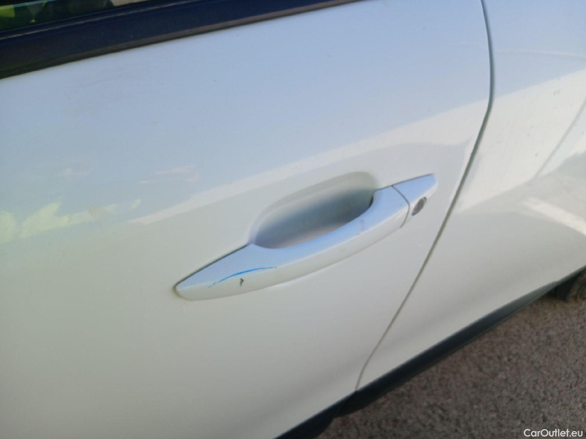  Peugeot  2008 PEUGEOT  / 2019 / 5P / todoterreno Active Pack BlueHDI 81kW (110CV) #16