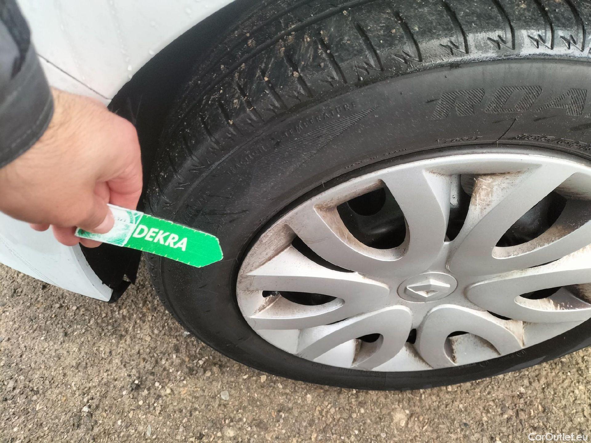  Renault  Clio RENAULT  / 2016 / 5P / berlina con portón Business TCe 66kW (90CV) GLP -18 #11