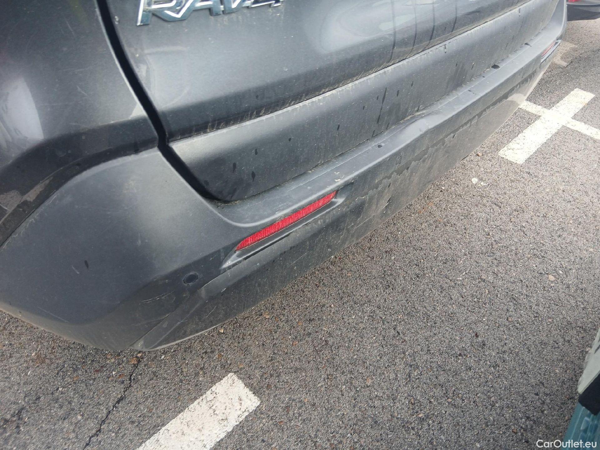  Toyota  RAV4 TOYOTA  / 2018 / 5P / todoterreno 2.5l 220H Advance 4WD #29