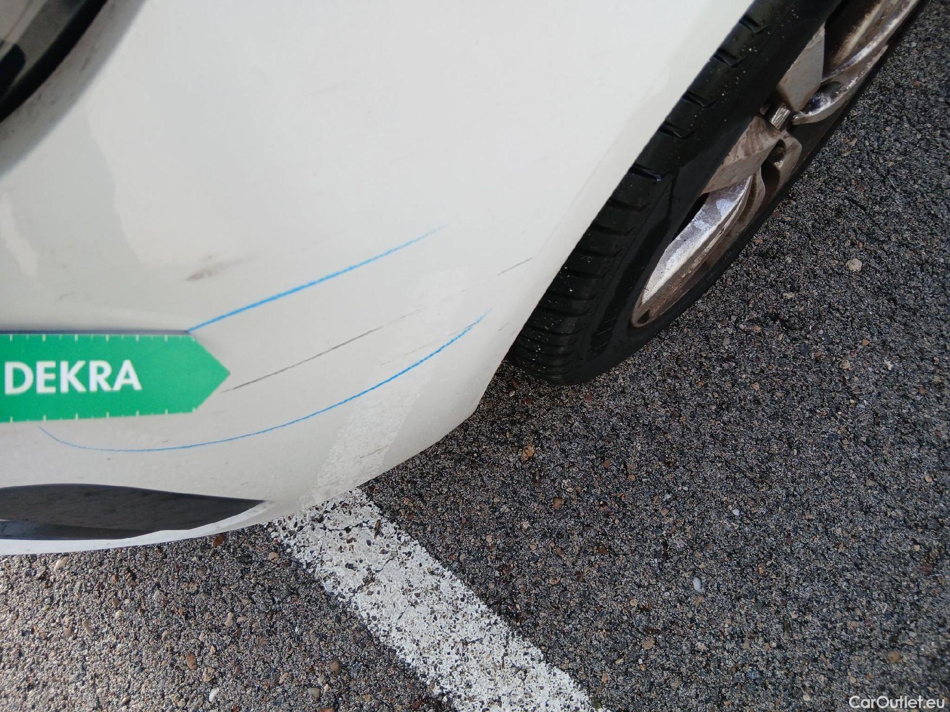  Peugeot  308 PEUGEOT  / 2017 / 5P / berlina con portón 5p Active Pack BlueHDi 130 S&S (AC) #11