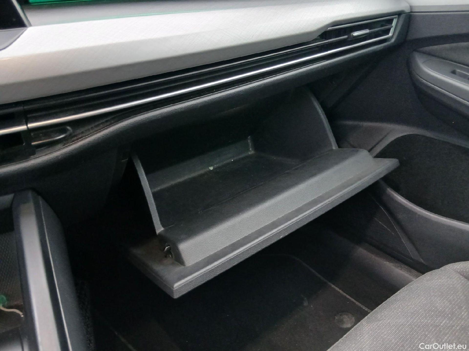  Volkswagen  Golf  VOLKSWAGEN / 2020 / 5P / berlina con portón Life 1.0 eTSI 81kW (110CV) DSG #1