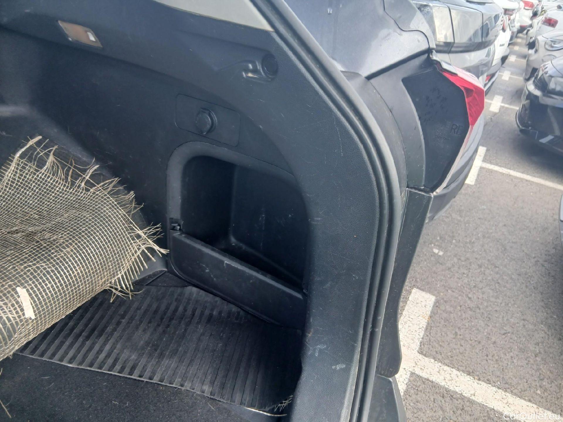  Toyota  RAV4 TOYOTA  / 2018 / 5P / todoterreno 2.5l 220H Advance 4WD #11