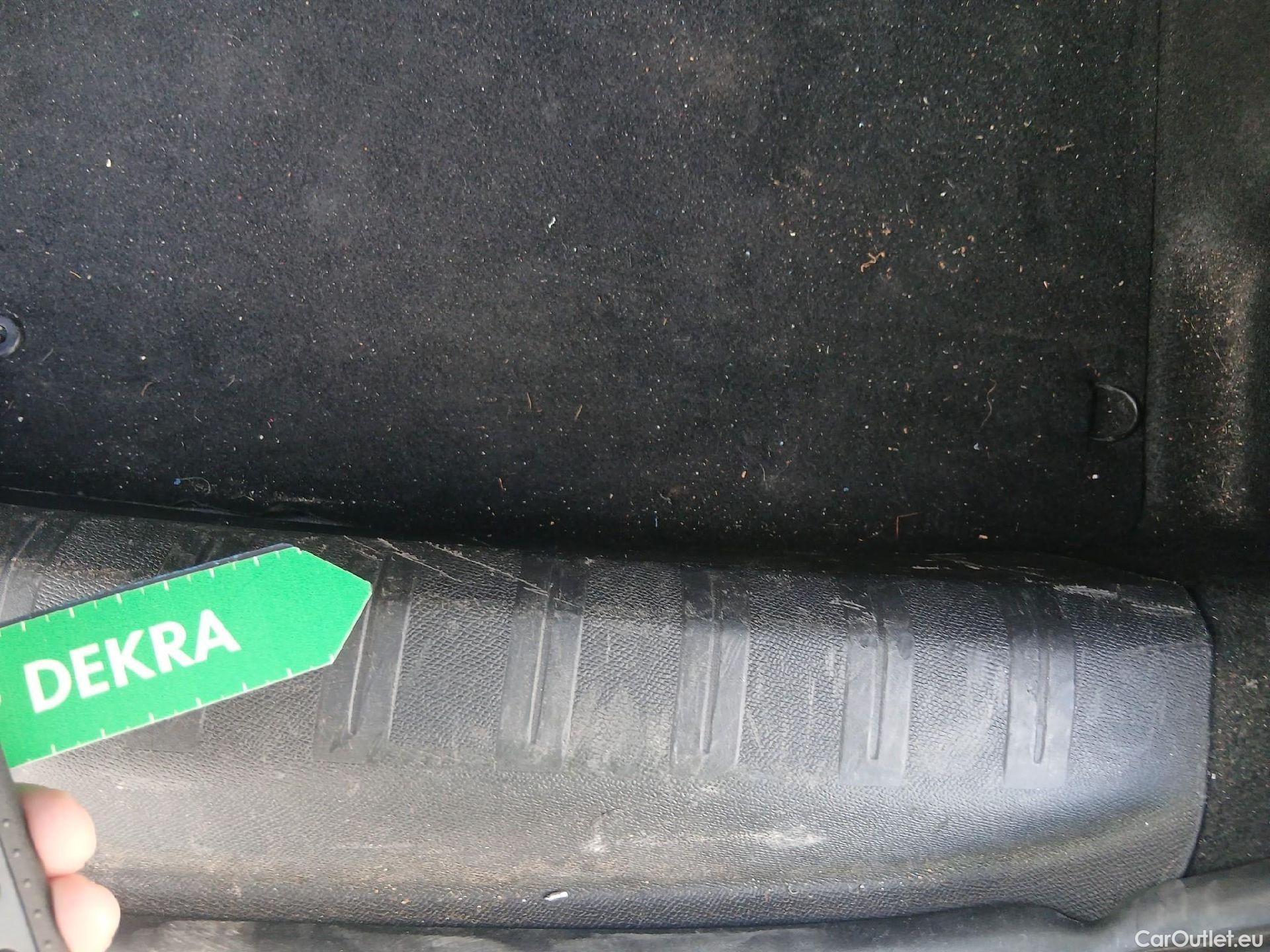  Peugeot  308 PEUGEOT  / 2017 / 5P / berlina con portón 5p Active Pack BlueHDi 130 S&S (AC) #3