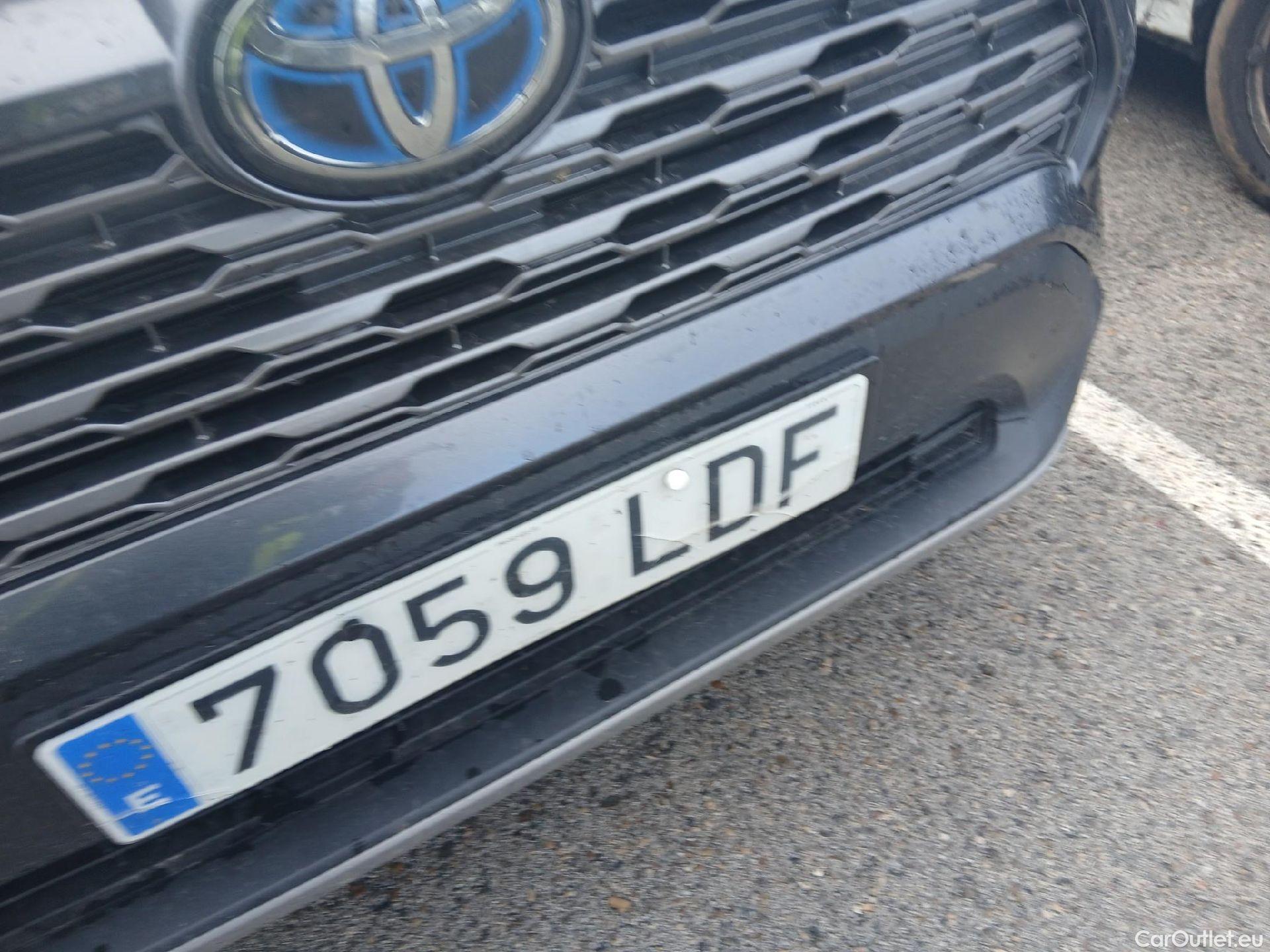  Toyota  RAV4 TOYOTA  / 2018 / 5P / todoterreno 2.5l 220H Advance 4WD #20