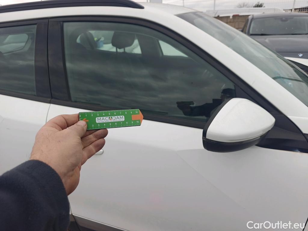  Peugeot  2008 PEUGEOT  / 2019 / 5P / todoterreno Allure BlueHDI 100 S&S BVM6 #4