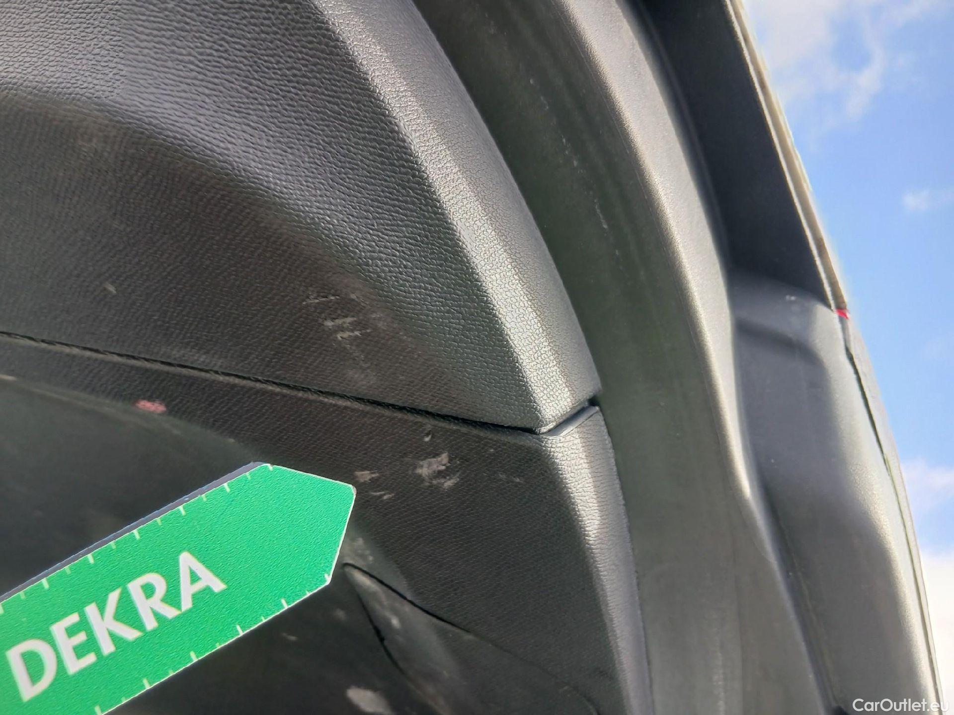  Peugeot  308 PEUGEOT  / 2017 / 5P / berlina con portón 5p Active Pack BlueHDi 130 S&S (AC) #6