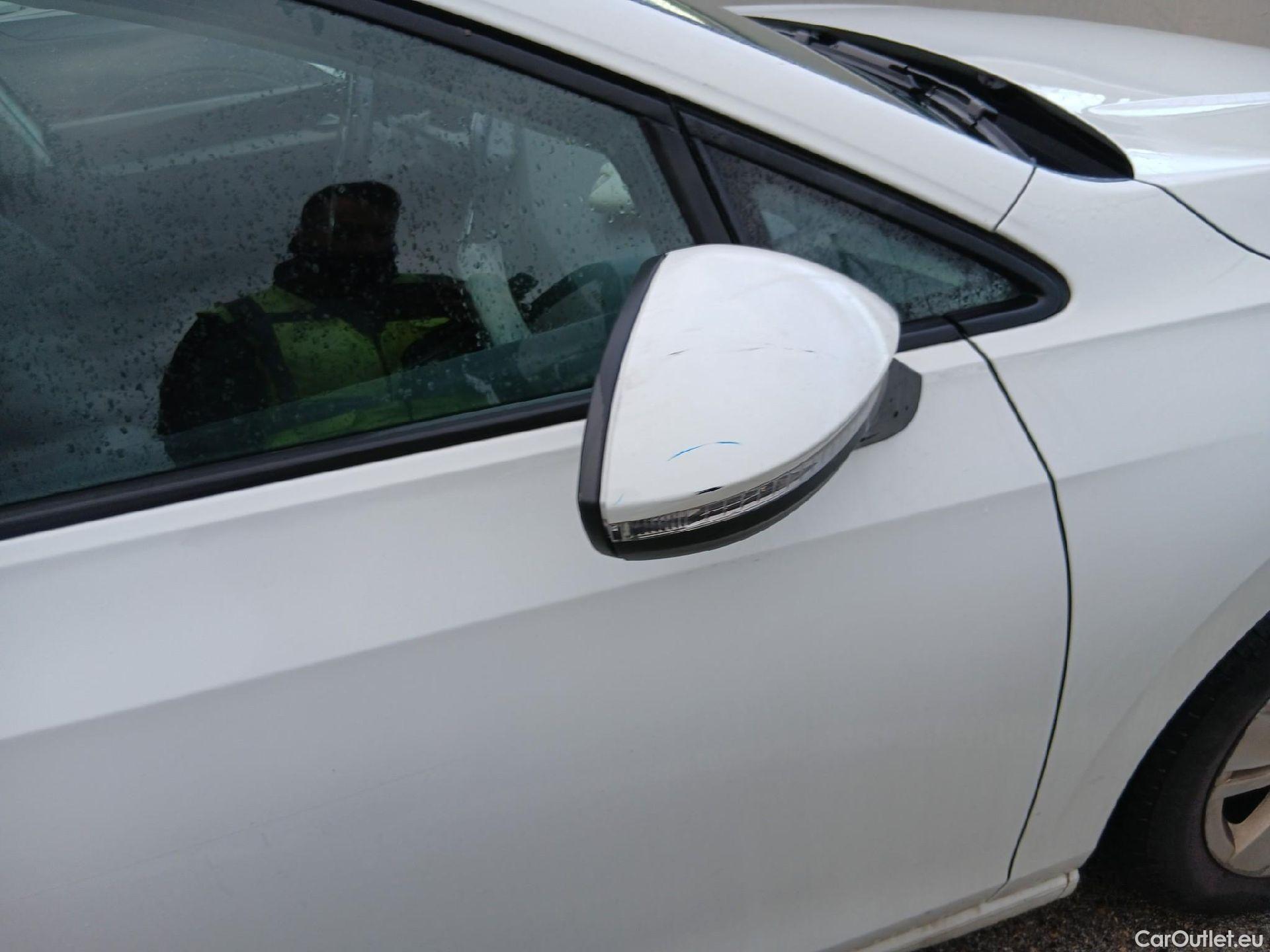  Volkswagen  Golf  VOLKSWAGEN / 2020 / 5P / berlina con portón Life 1.0 eTSI 81kW (110CV) DSG #21