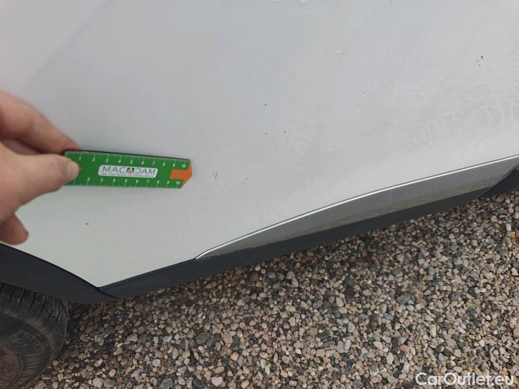  Peugeot  2008 PEUGEOT  / 2019 / 5P / todoterreno Allure BlueHDI 100 S&S BVM6 #24