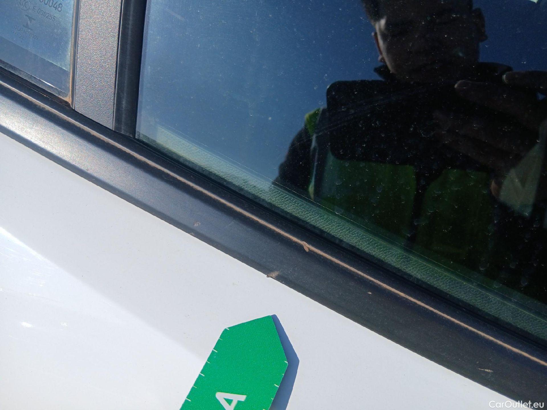  Peugeot  2008 PEUGEOT  / 2019 / 5P / todoterreno Active Pack BlueHDI 81kW (110CV) #27