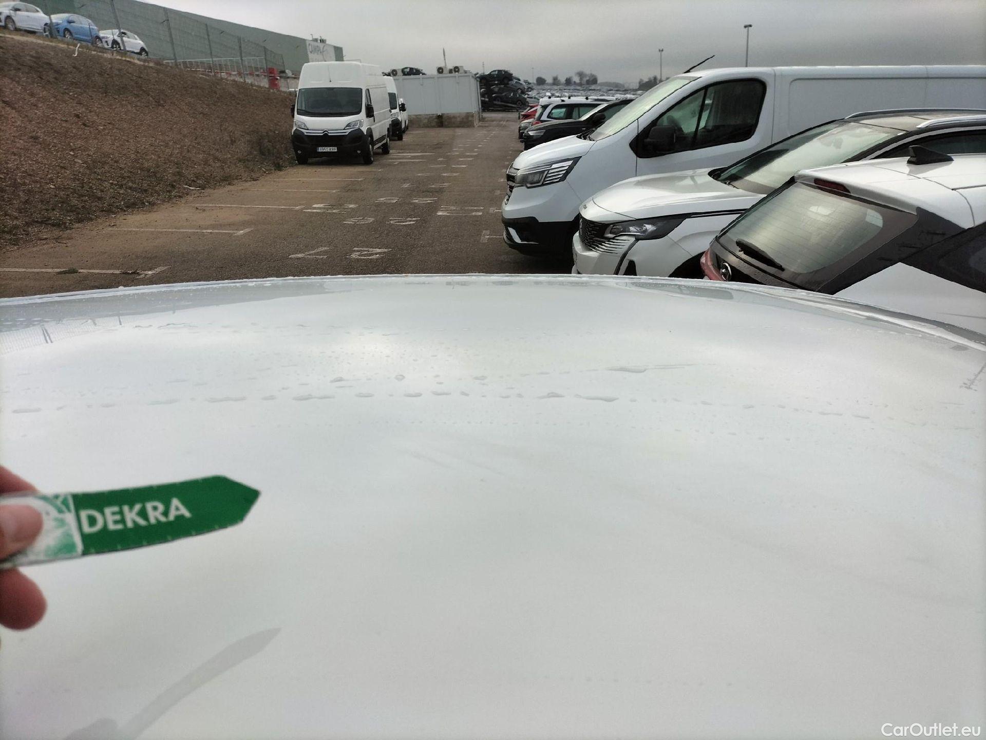  Renault  Clio RENAULT  / 2016 / 5P / berlina con portón Business TCe 66kW (90CV) GLP -18 #41