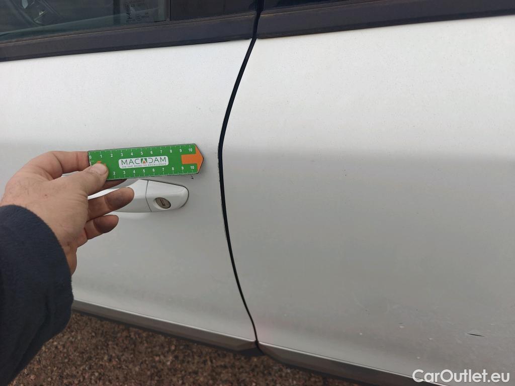  Peugeot  2008 PEUGEOT  / 2019 / 5P / todoterreno Allure BlueHDI 100 S&S BVM6 #7