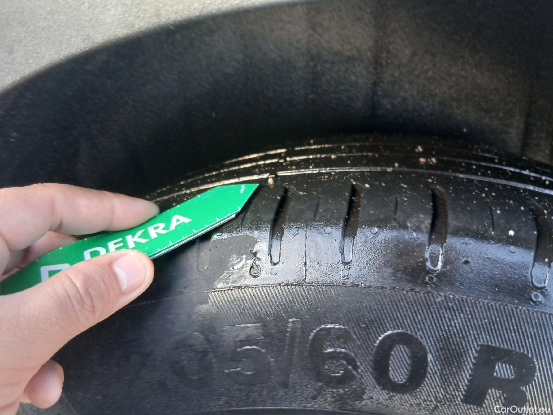  Ford  Focus FORD  / 2018 / 5P / familiar 1.0 Ecoboost 92kW Trend+ Auto SB #12