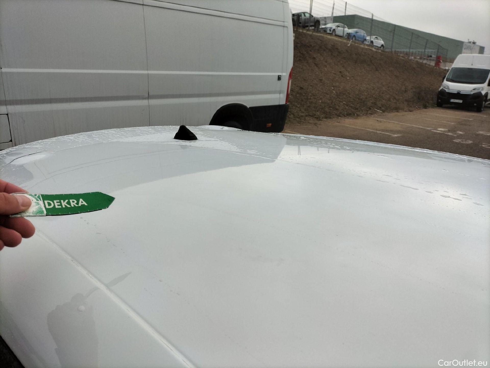  Renault  Clio RENAULT  / 2016 / 5P / berlina con portón Business TCe 66kW (90CV) GLP -18 #40