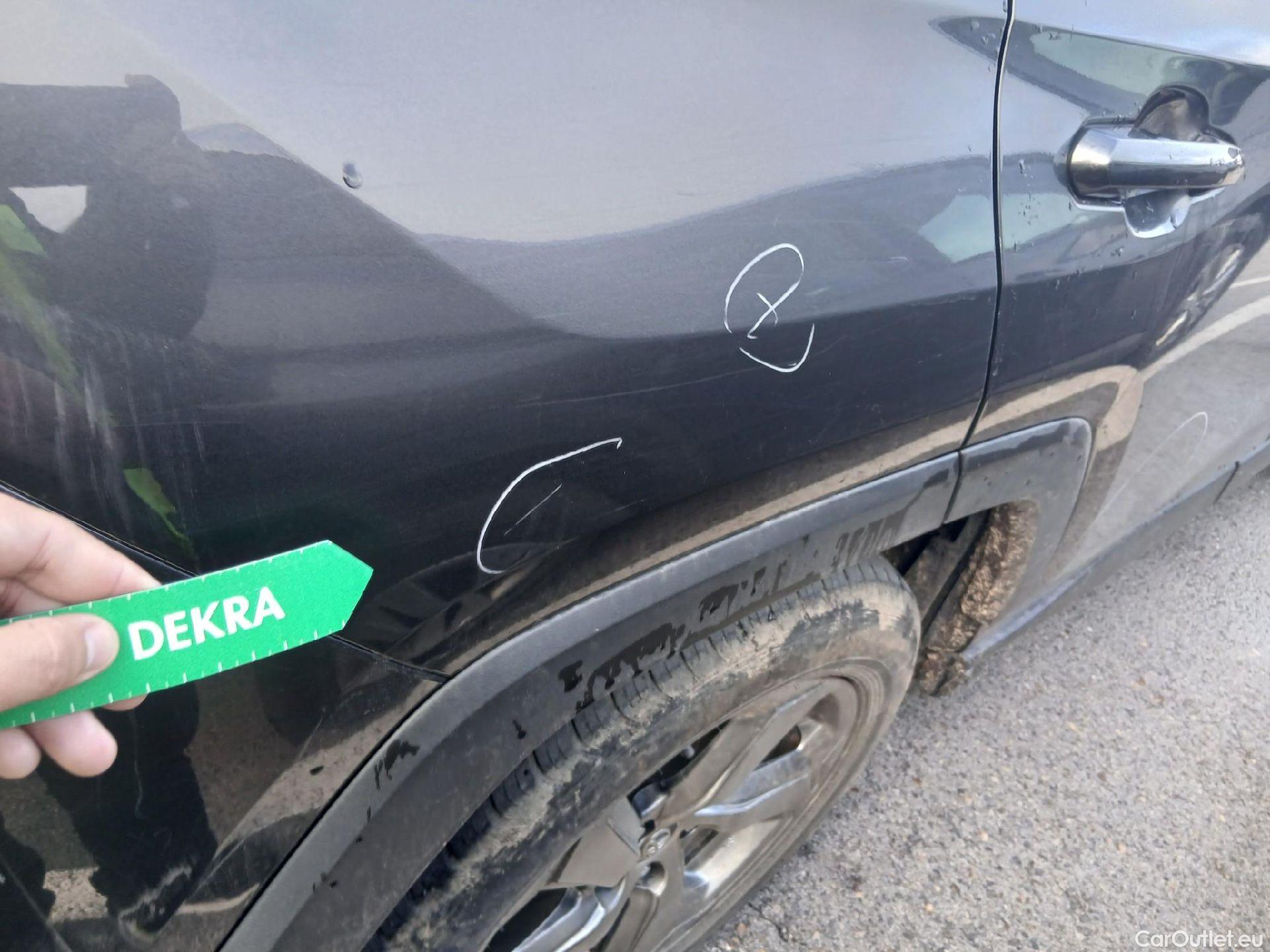  Toyota  RAV4 TOYOTA  / 2018 / 5P / todoterreno 2.5l 220H Advance 4WD #35