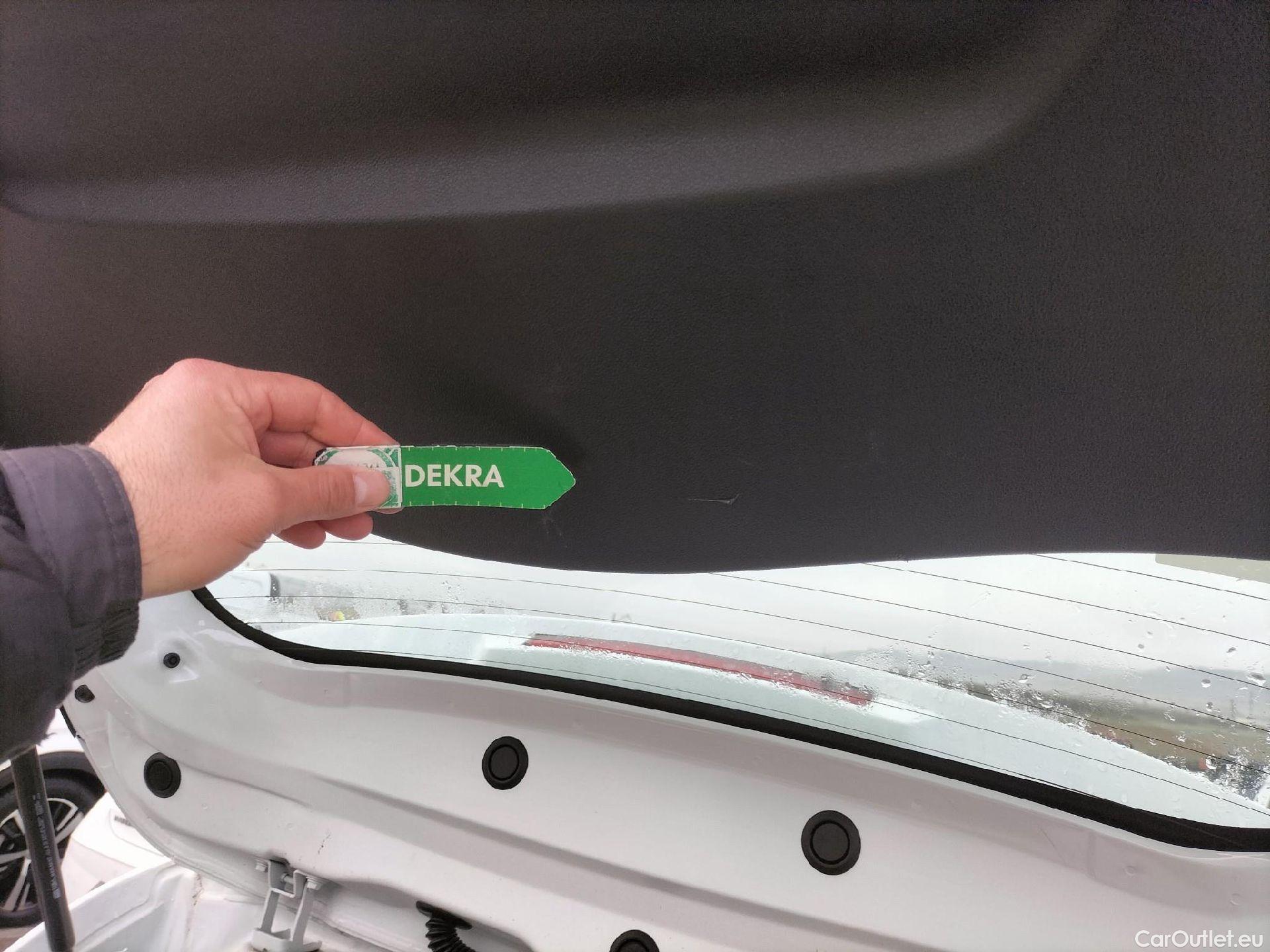  Renault  Clio RENAULT  / 2016 / 5P / berlina con portón Business TCe 66kW (90CV) GLP -18 #26