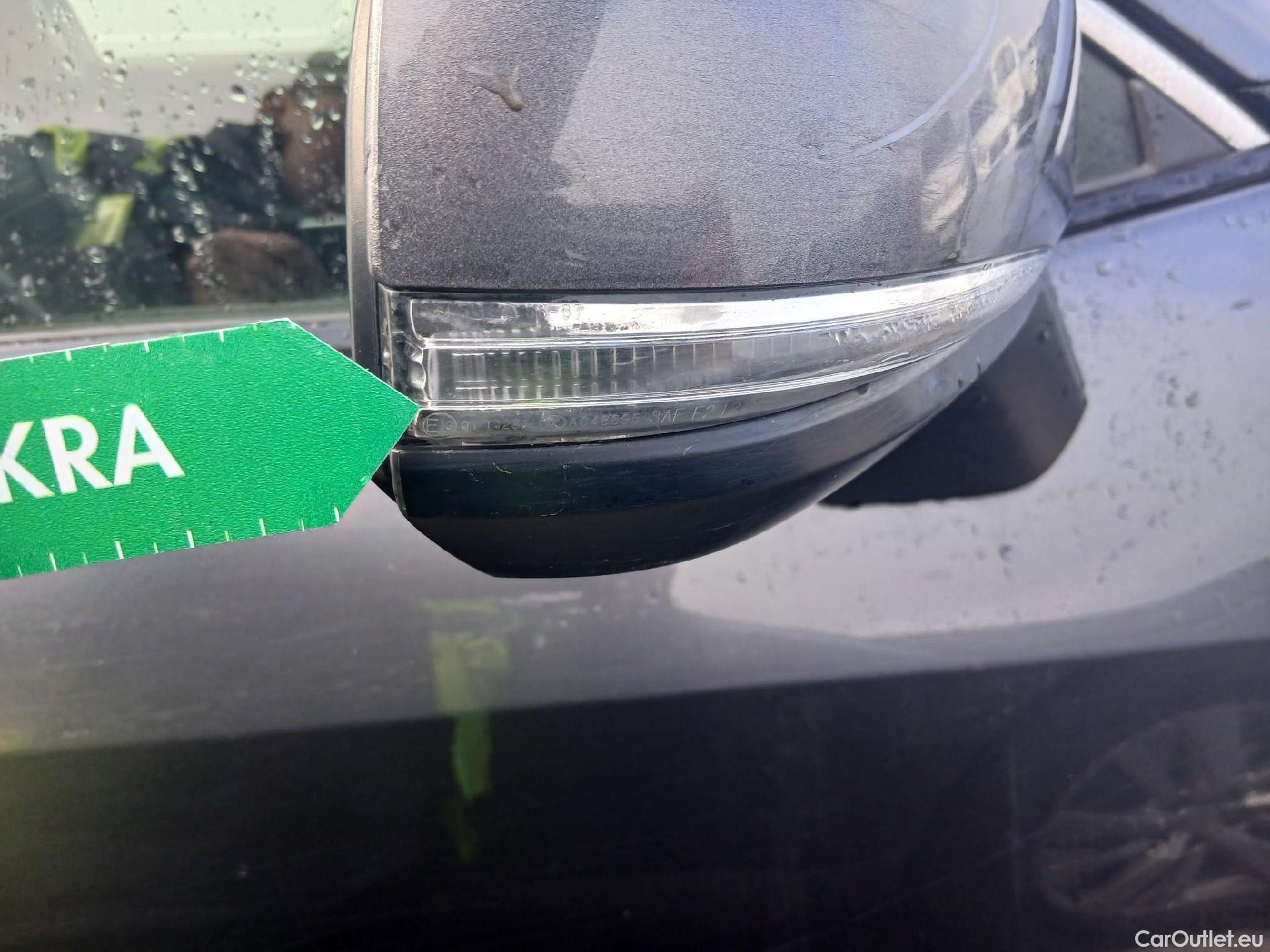  Toyota  RAV4 TOYOTA  / 2018 / 5P / todoterreno 2.5l 220H Advance 4WD #42