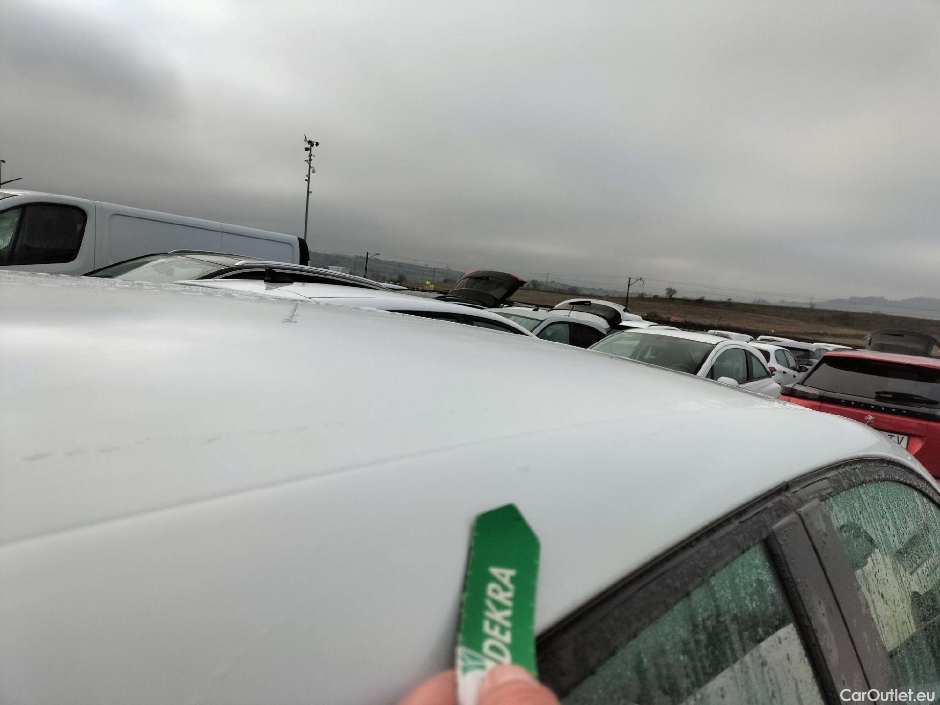  Renault  Clio RENAULT  / 2016 / 5P / berlina con portón Business TCe 66kW (90CV) GLP -18 #46