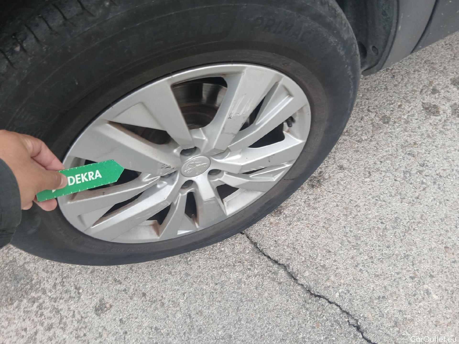  Peugeot  3008 PEUGEOT  / 2016 / 5P / todoterreno 1.5 BlueHDi 96kW (130CV) S&S Style #24