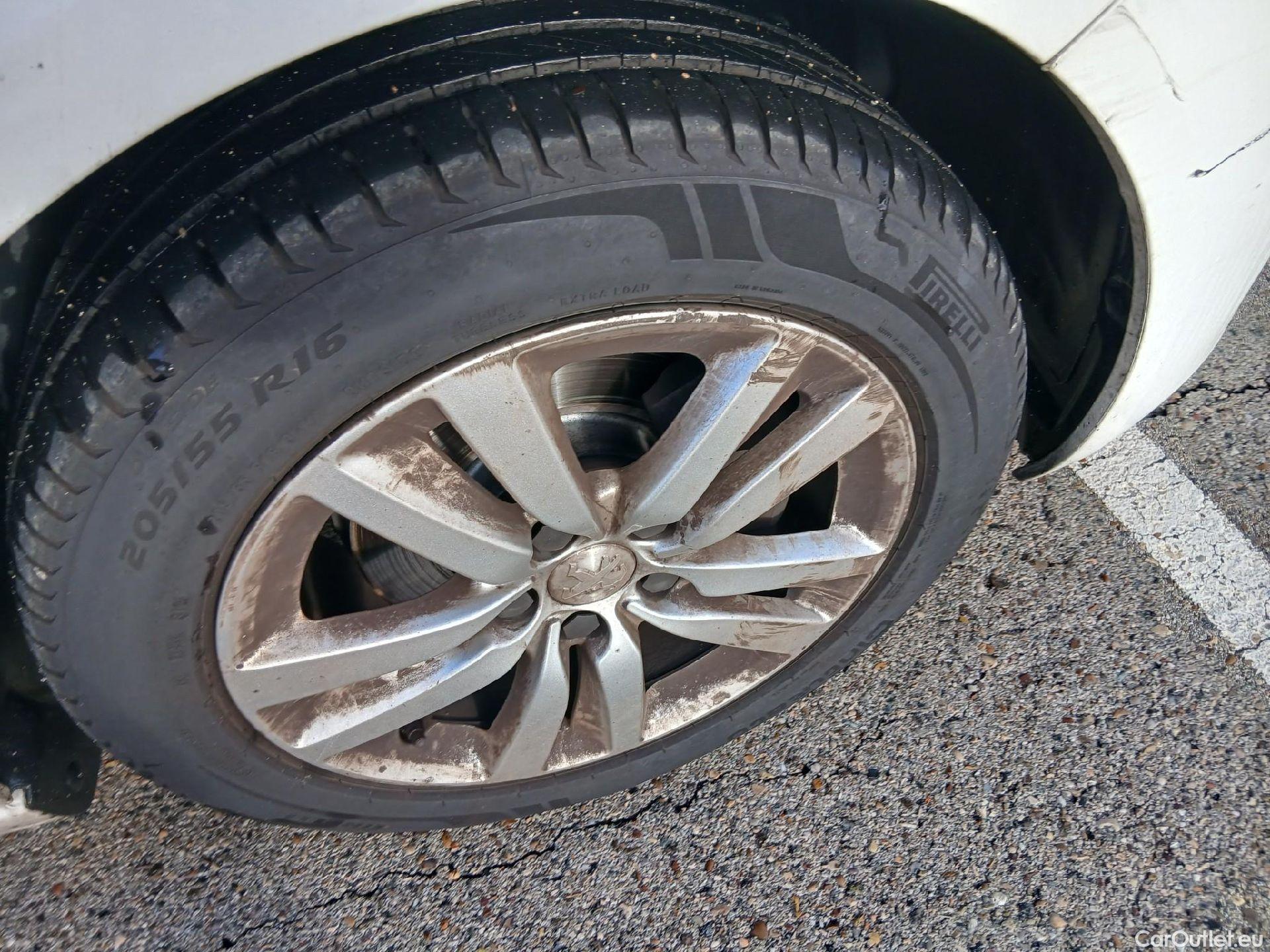  Peugeot  308 PEUGEOT  / 2017 / 5P / berlina con portón 5p Active Pack BlueHDi 130 S&S (AC) #7