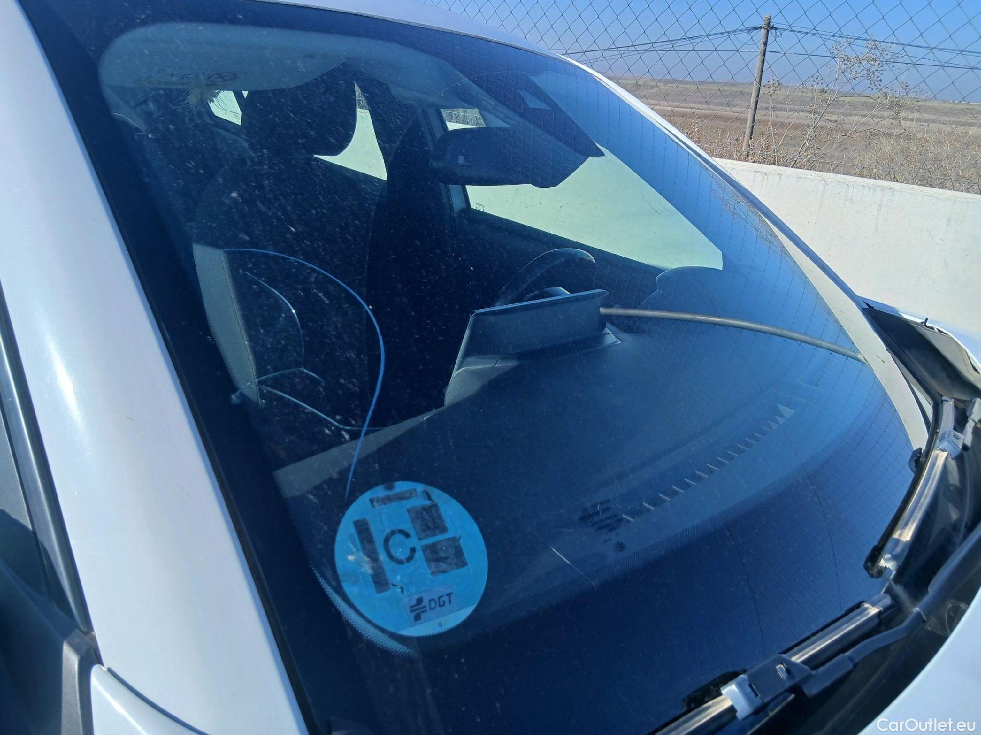  Peugeot  2008 PEUGEOT  / 2019 / 5P / todoterreno Active Pack BlueHDI 81kW (110CV) #10