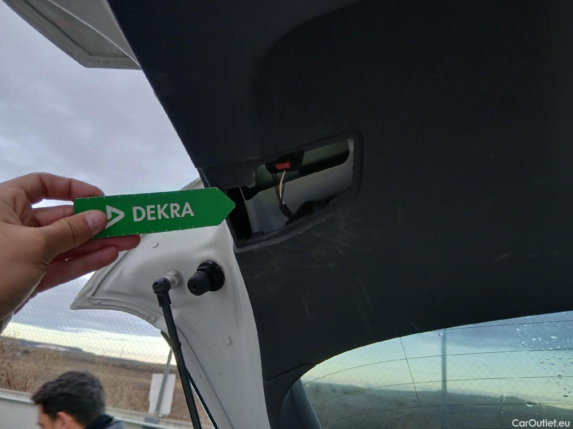  Volkswagen  Golf  VOLKSWAGEN / 2020 / 5P / berlina con portón Life 1.0 eTSI 81kW (110CV) DSG #3