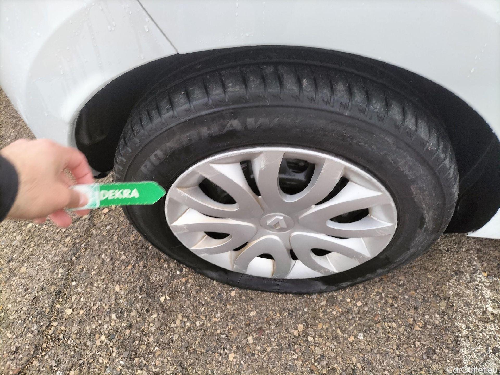  Renault  Clio RENAULT  / 2016 / 5P / berlina con portón Business TCe 66kW (90CV) GLP -18 #32