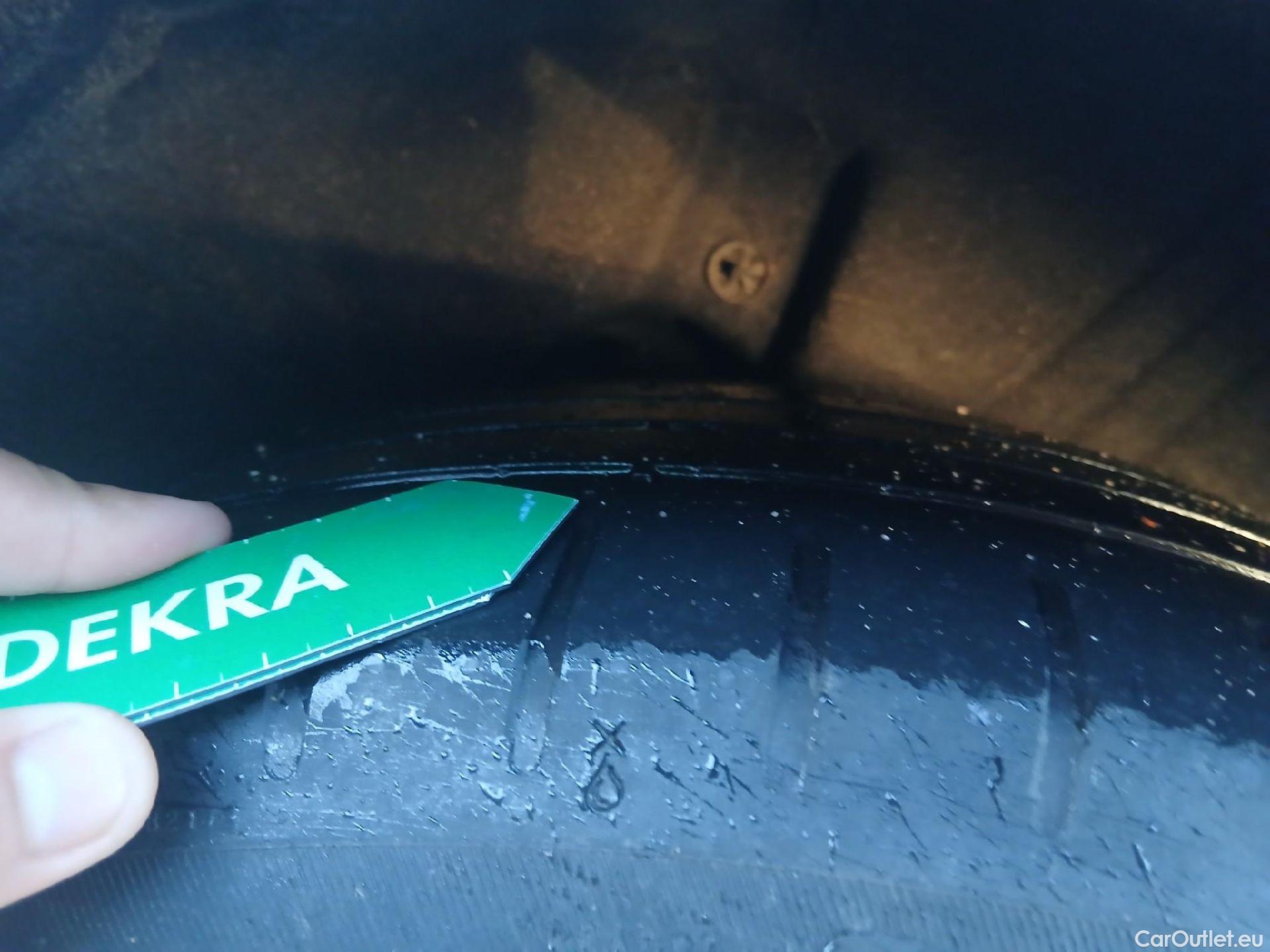  Ford  Focus FORD  / 2018 / 5P / familiar 1.0 Ecoboost 92kW Trend+ Auto SB #13