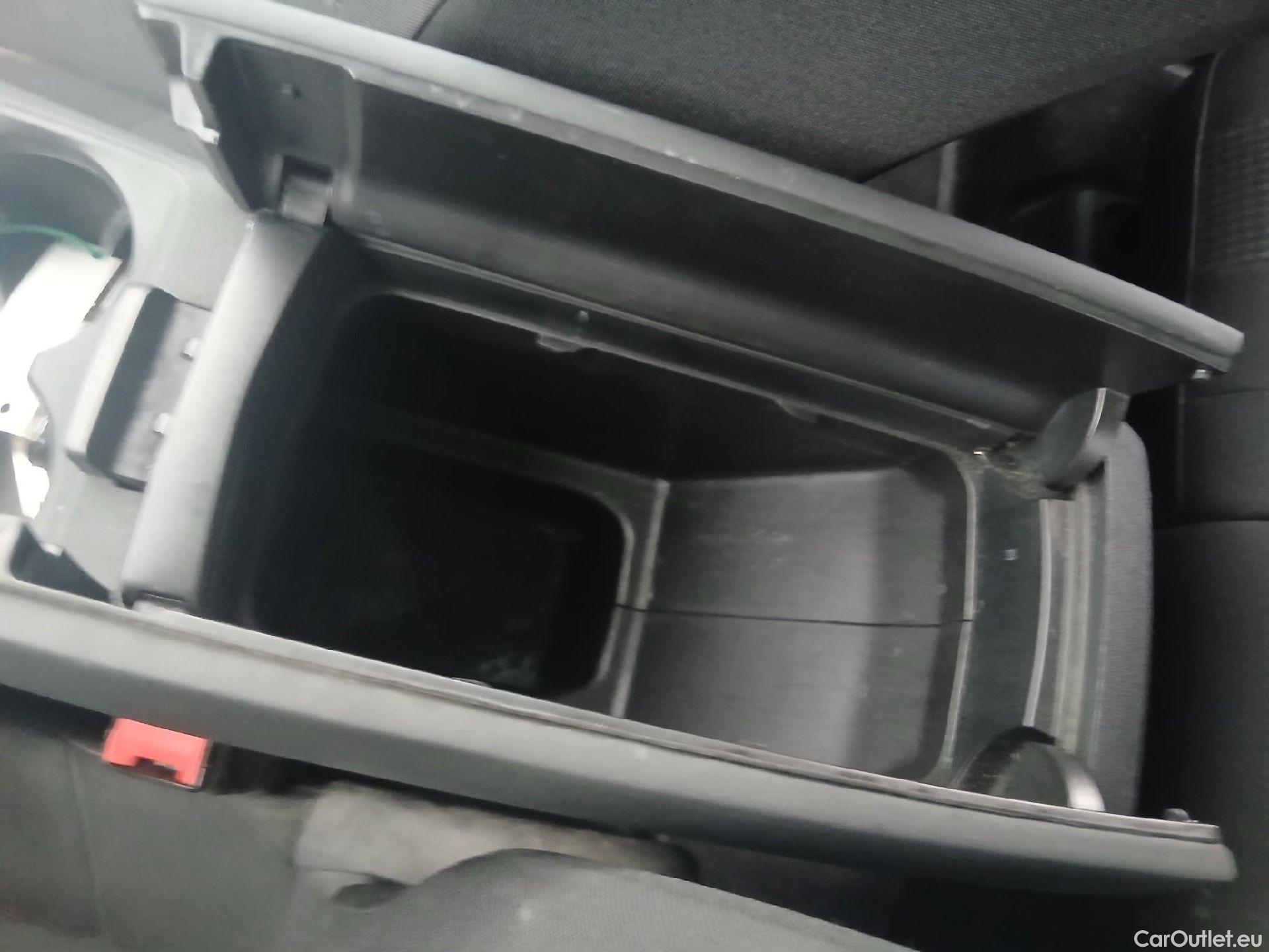  Peugeot  3008 PEUGEOT  / 2016 / 5P / todoterreno 1.5 BlueHDi 96kW (130CV) S&S Style #5