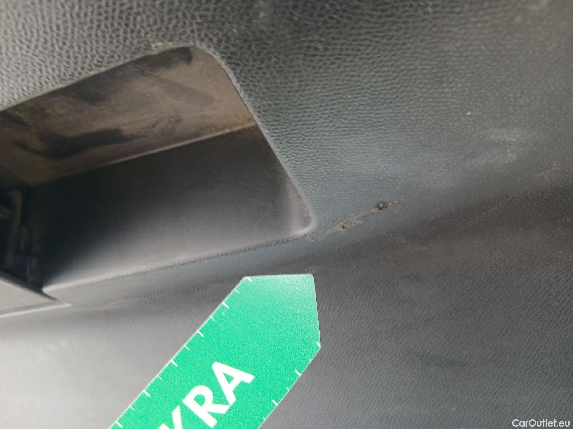  Peugeot  2008 PEUGEOT  / 2019 / 5P / todoterreno Active Pack BlueHDI 81kW (110CV) #4