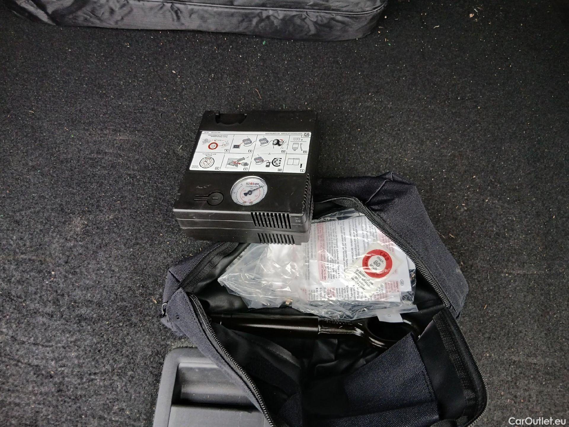  Volkswagen  Golf  VOLKSWAGEN / 2020 / 5P / berlina con portón Life 1.0 eTSI 81kW (110CV) DSG #23