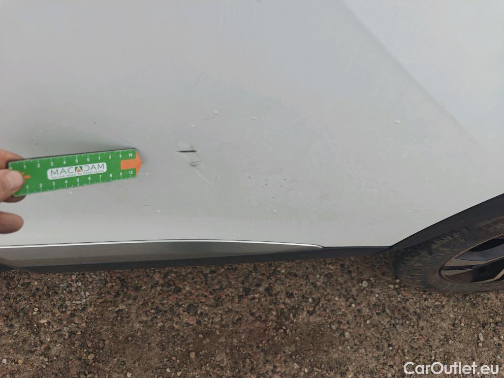  Peugeot  2008 PEUGEOT  / 2019 / 5P / todoterreno Allure BlueHDI 100 S&S BVM6 #9