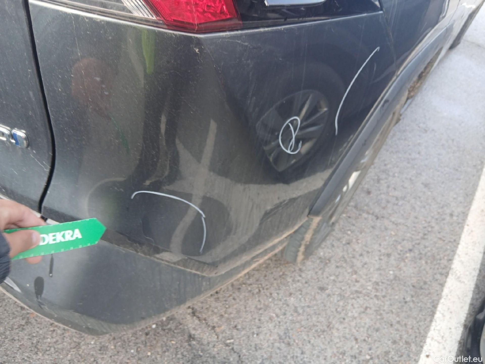  Toyota  RAV4 TOYOTA  / 2018 / 5P / todoterreno 2.5l 220H Advance 4WD #33